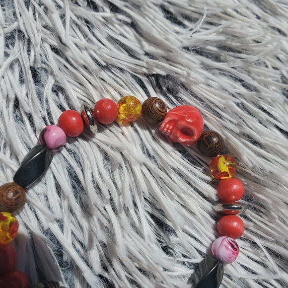 Handmade Beaded red skull Bracelet - Picture 4 of 4